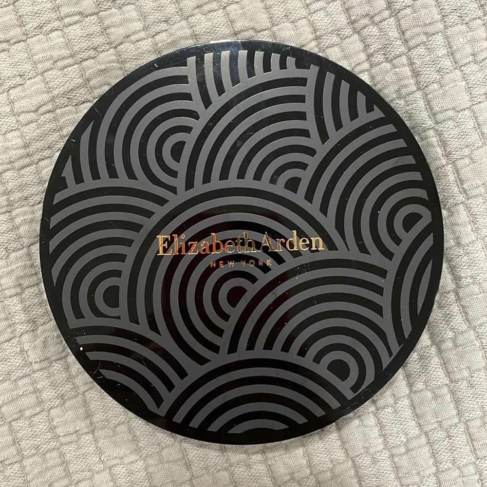 Brand new Elizabeth Arden eye shadow palette
